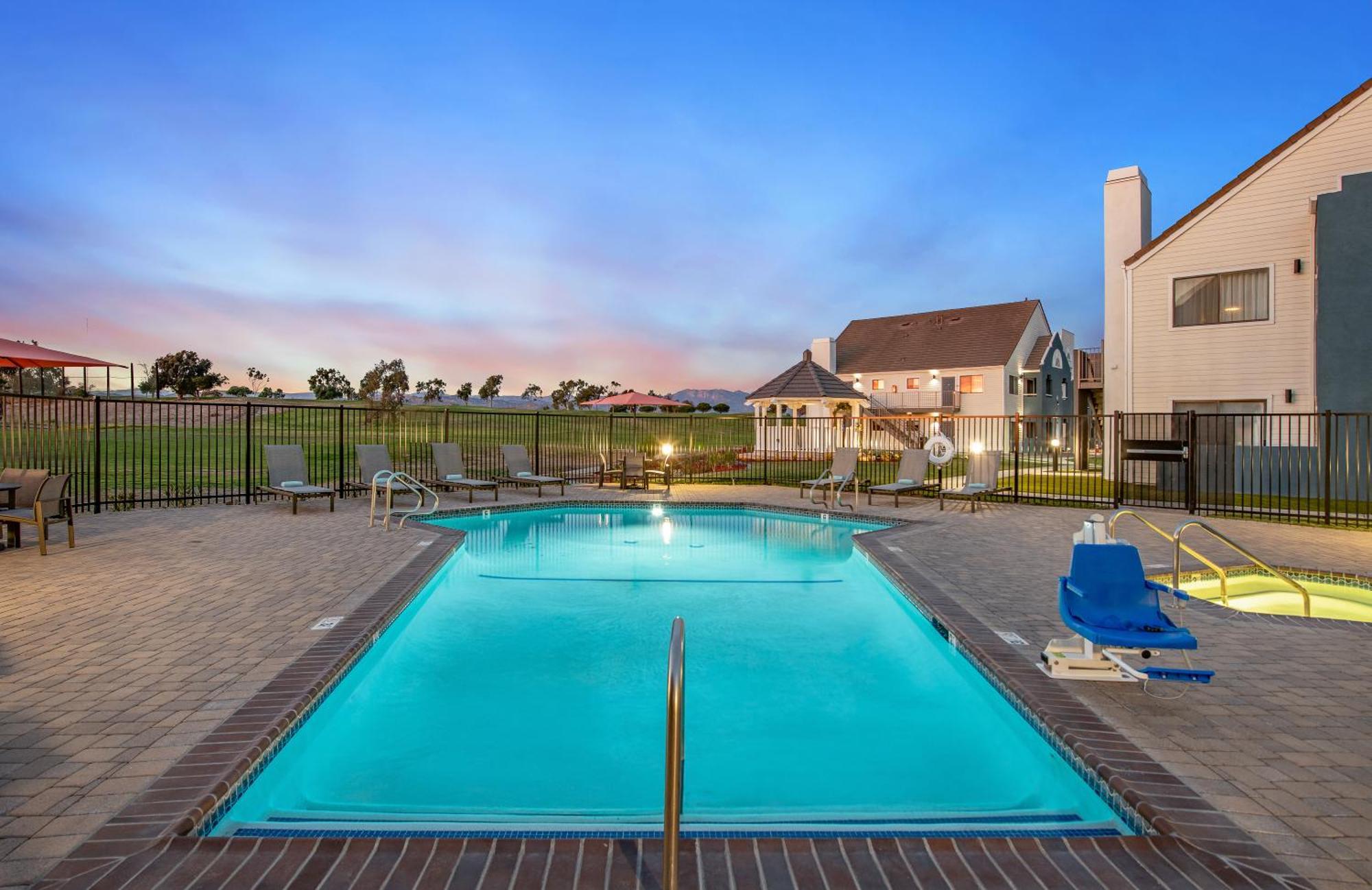 Staybridge Suites Oxnard - River Ridge By Ihg Bagian luar foto