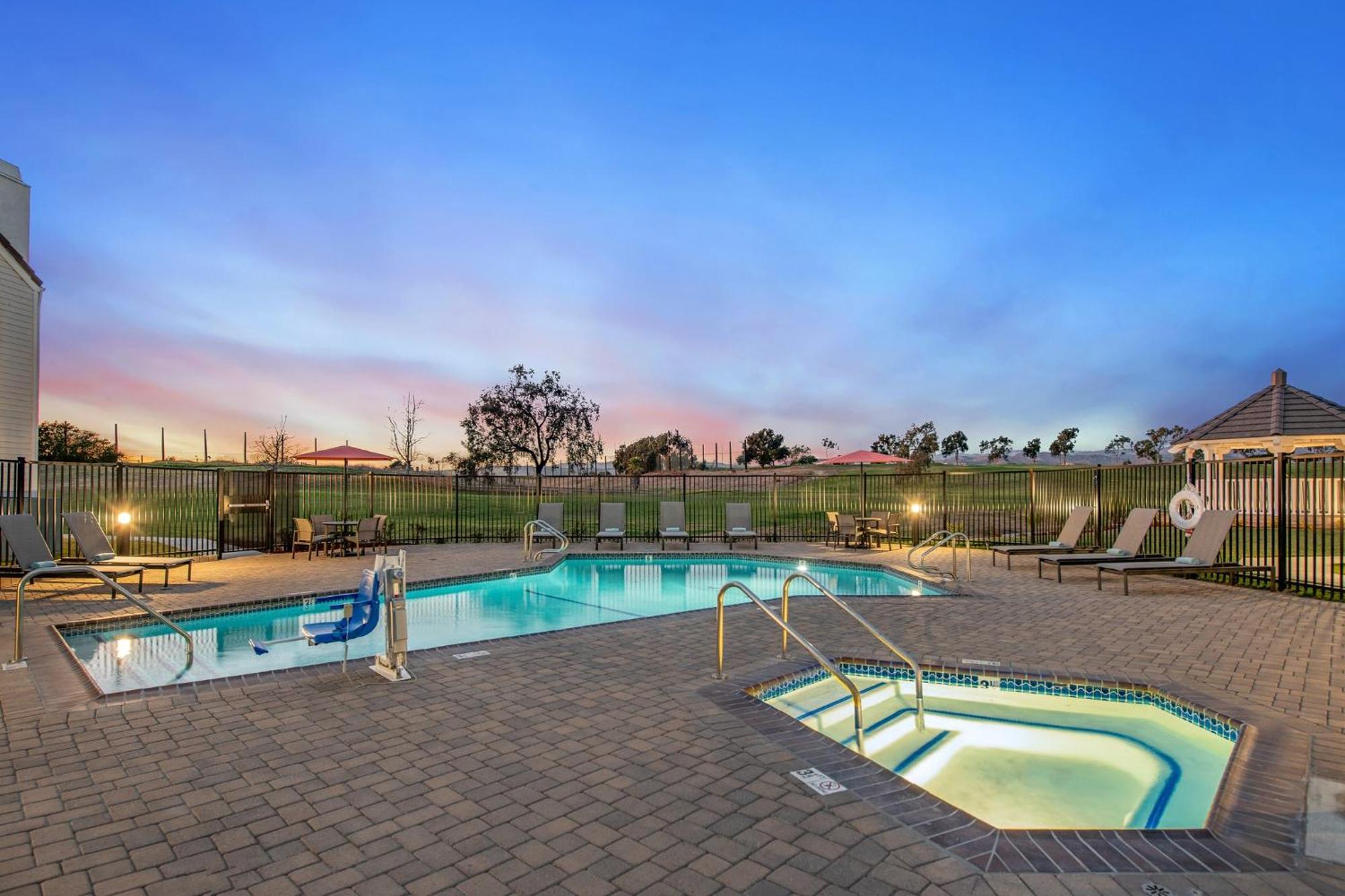 Staybridge Suites Oxnard - River Ridge By Ihg Bagian luar foto